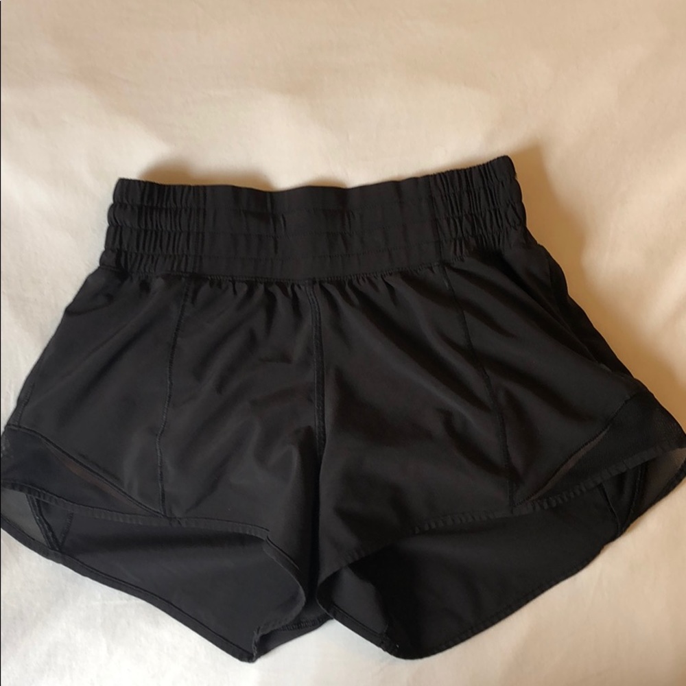 black lululemon shorts